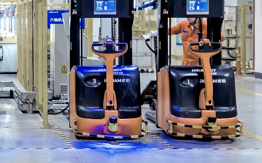 Automated logistics vehicles inside the ROBAM factory