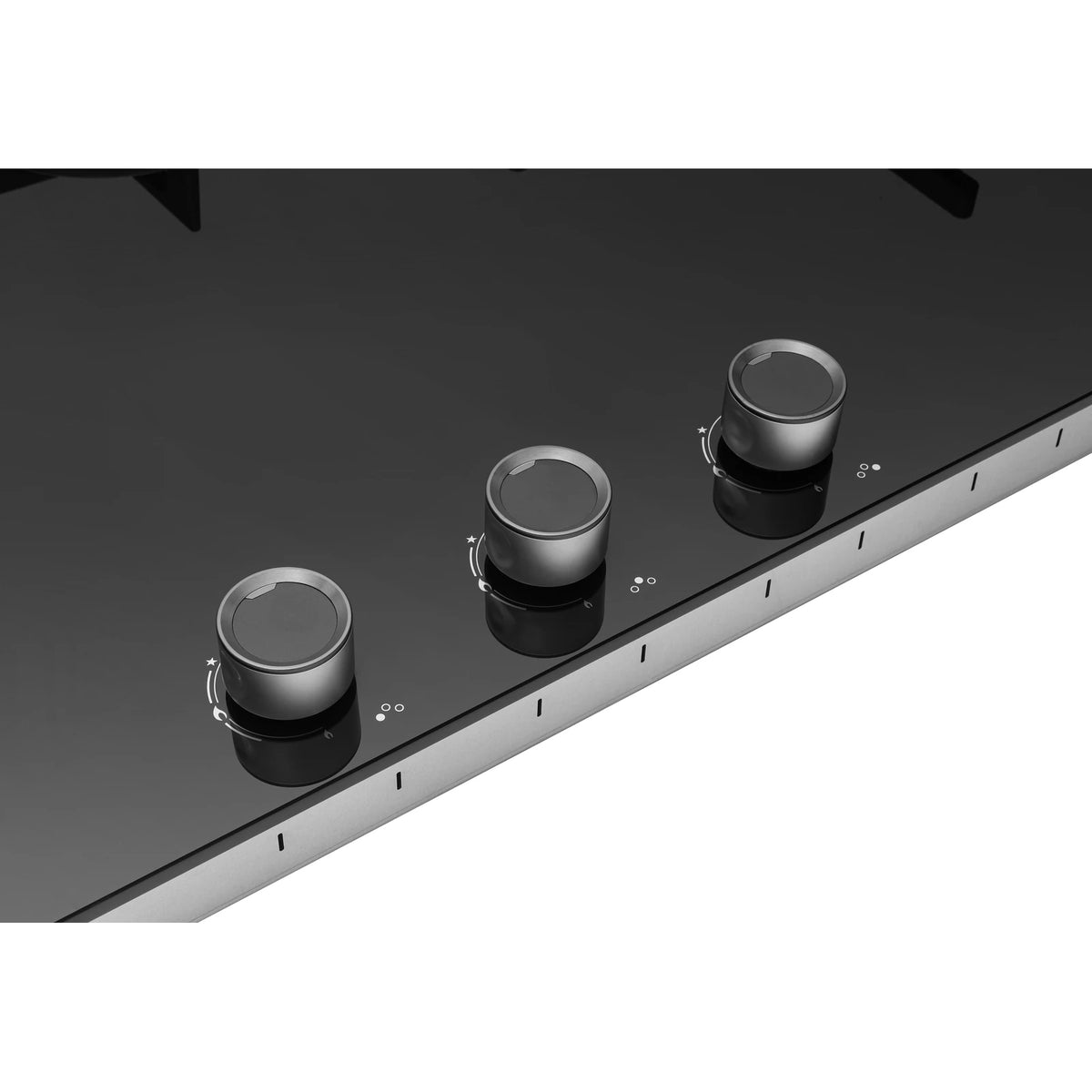 Close-up of the three control knobs on the ROBAM BrassPro ZB91H72 black glass gas cooktop